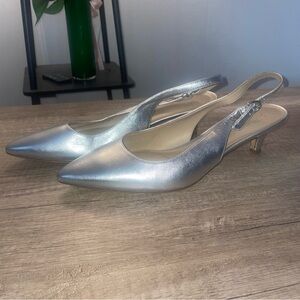 Naturalizer Peyton Silver Kitten Heel Pointed Toe Slingback Heels Shoes Sz 11M